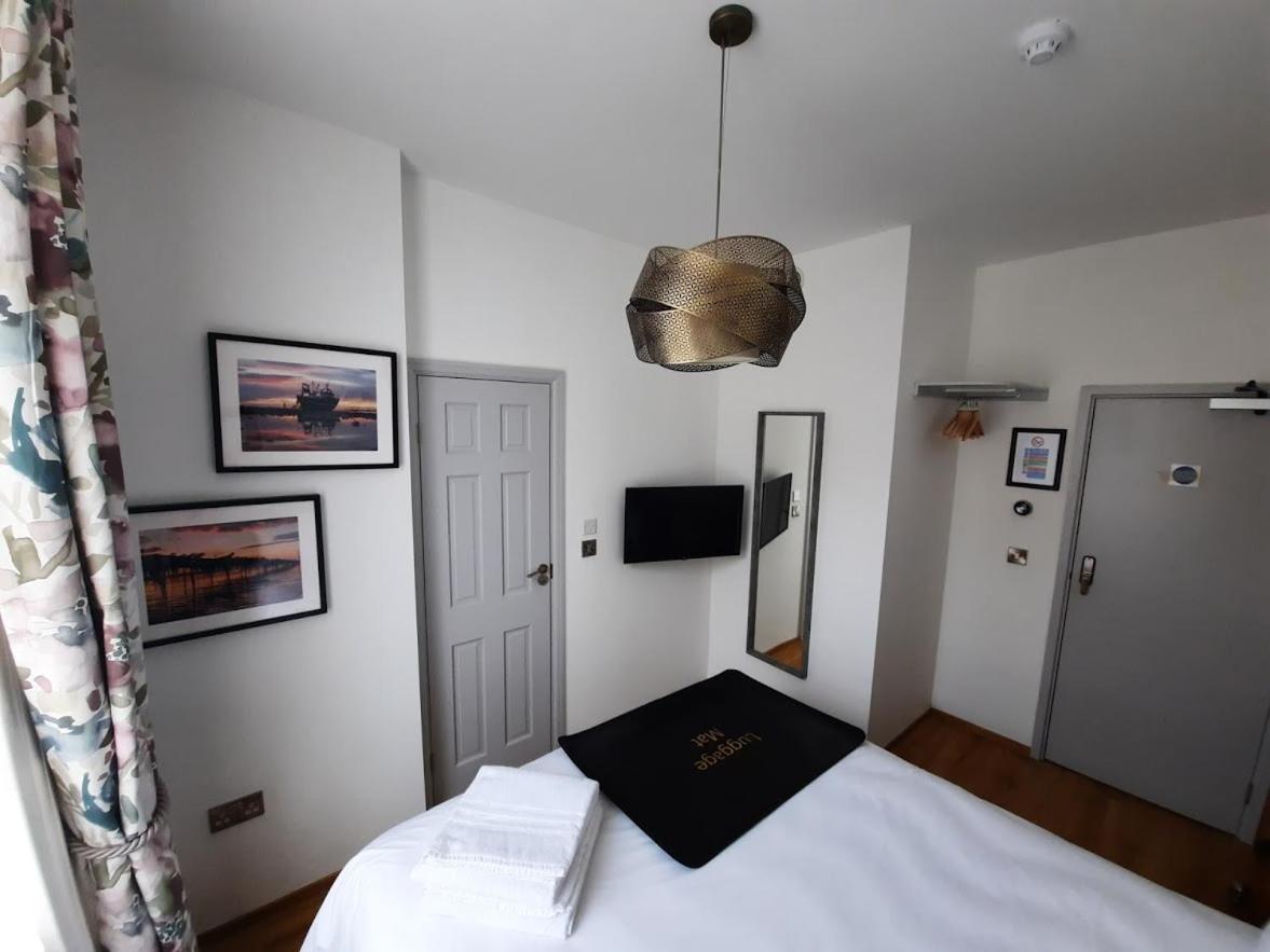 Number 8 Hotel Canterbury Bagian luar foto