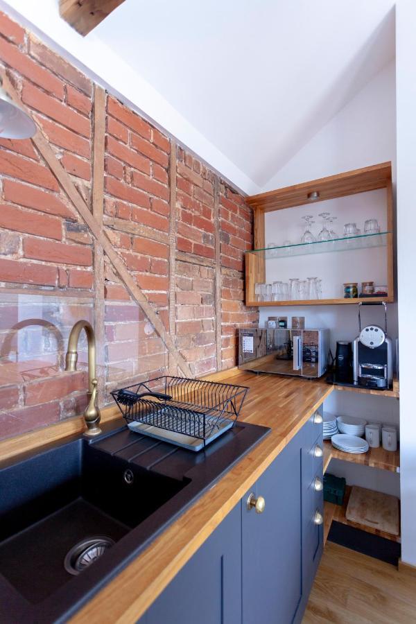 Number 8 Hotel Canterbury Bagian luar foto
