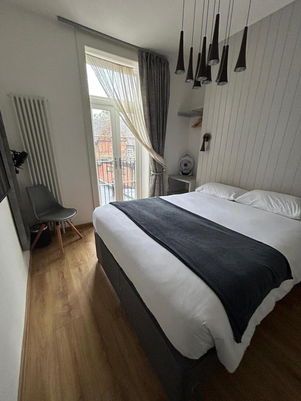Number 8 Hotel Canterbury Bagian luar foto